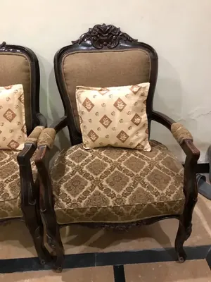 Curved wooden sofa set .2+1+1 .excellent in condition